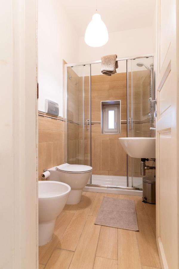 Four Luxury Apartment *